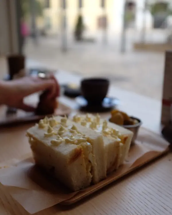 Hotto Coffee Lab Japanese-inspired minimalist interior and specialty brew bar in central Palma de Mallorca